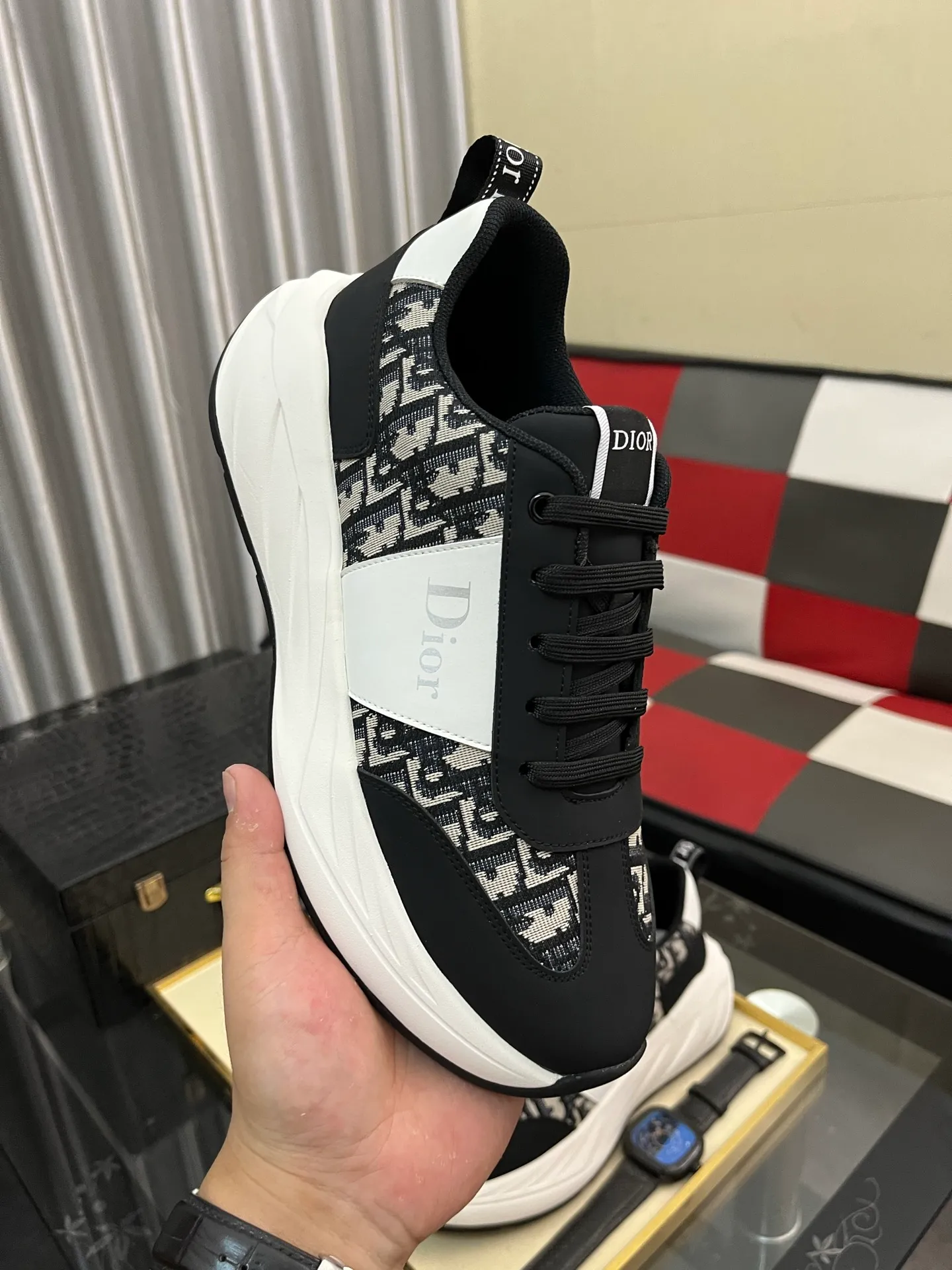 Men's shoes💰438⌚️⌚️[Dior] Dior's new men's genuine leather casual shoes, the highest version on the market, any comparison is welcome🆚! The original leather has excellent texture and is super high-end! Fetal sheep net lining imported from Italy, removable pad! Luxurious materials and fine workmanship, highly recommended! Code number: 38-442️⃣Colors available